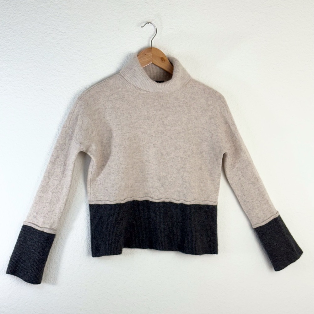 knyt & lynk Cashmere Cream/Gray Colorblock Turtleneck Sweater Sz S